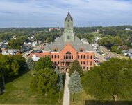 2025-09-12_287969_WTA_Mavic_4_Pro_6x The Clinton County Courthouse in Clinton, Iowa, completed in 1897, is an imposing example of Richardsonian Romanesque architecture, designed by architect G.S....