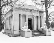 2013-03-16-WTA-5DM3-0069-Edit-2 The Woodlawn cemetery was established in 1895 and immediately attracted some of the most notable names in the city.The grounds encompass 140 acres (57 ha) and...