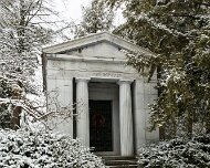 2013-03-16_12-33_16718_WTA_5DM3 The Woodlawn cemetery was established in 1895 and immediately attracted some of the most notable names in the city.The grounds encompass 140 acres (57 ha) and...