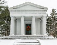 2013-03-16_12-36_16737_WTA_5DM3 The Woodlawn cemetery was established in 1895 and immediately attracted some of the most notable names in the city.The grounds encompass 140 acres (57 ha) and...