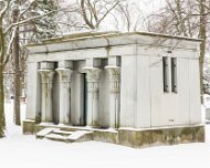 2013-03-16_12-47_16794_WTA_5DM3 The Woodlawn cemetery was established in 1895 and immediately attracted some of the most notable names in the city.The grounds encompass 140 acres (57 ha) and...