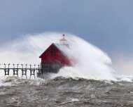 2020-11-01_022413_WTA_R5 Grand Haven Lighthouse Storm